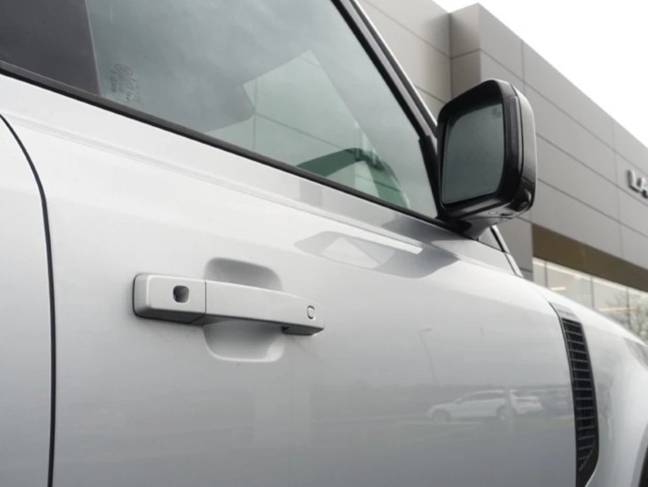 2024 (24) LAND ROVER DEFENDER 2.0 P400e X-Dynamic SE 110 5dr Auto 5214417