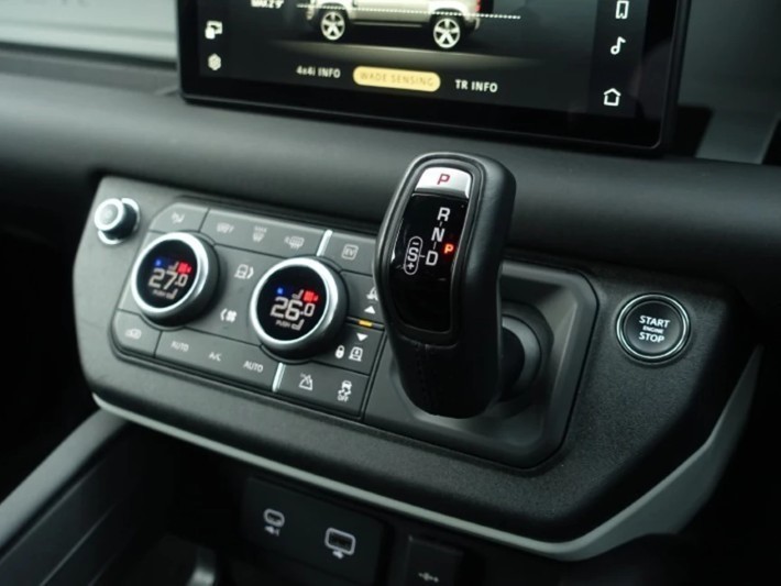 2024 (24) LAND ROVER DEFENDER 2.0 P400e X-Dynamic SE 110 5dr Auto 5214408