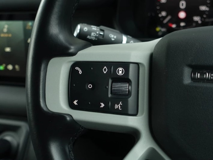 2024 (24) LAND ROVER DEFENDER 2.0 P400e X-Dynamic SE 110 5dr Auto 5214429