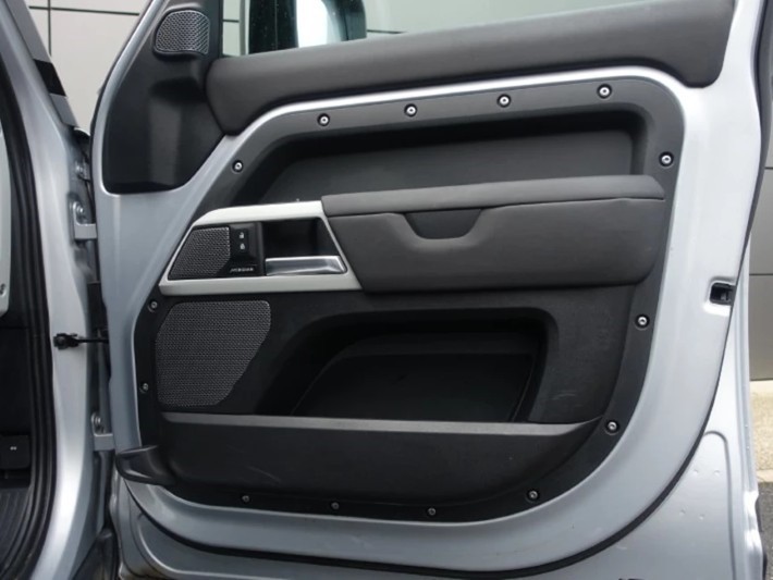 2024 (24) LAND ROVER DEFENDER 2.0 P400e X-Dynamic SE 110 5dr Auto 5214438