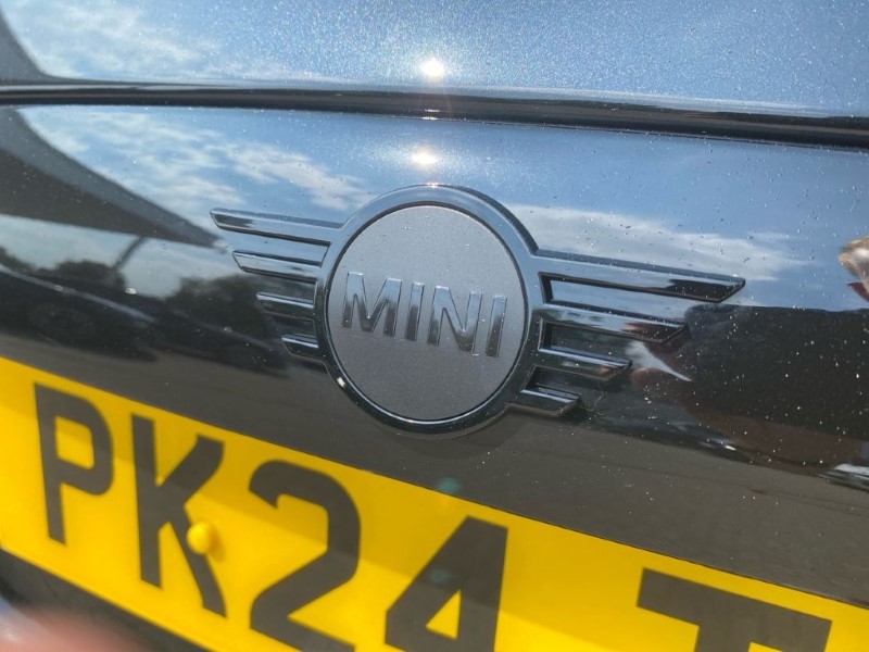 2024 (24) MINI HATCHBACK 2.0 Cooper S Sport Premium Plus 3dr Auto 3380126