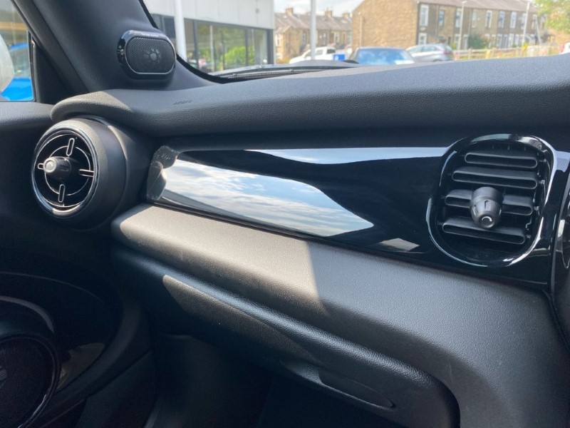 2024 (24) MINI HATCHBACK 2.0 Cooper S Sport Premium Plus 3dr Auto 3380113