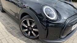 2023 (72) MINI HATCHBACK 1.5 Cooper Exclusive 3dr Auto 3338222