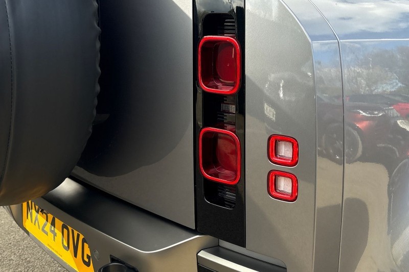 2024 (24) LAND ROVER DEFENDER 3.0 D250 X-Dynamic SE 110 5dr Auto 5242719