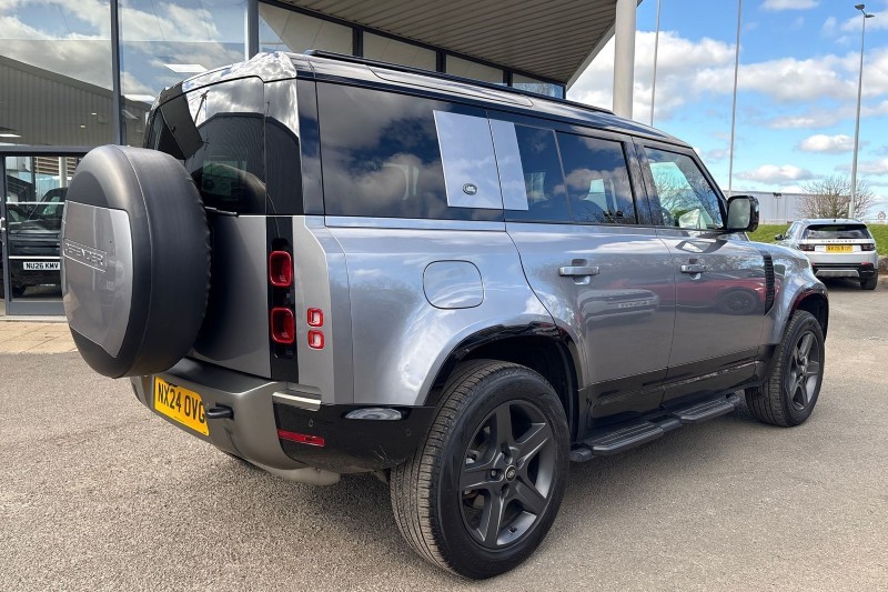 2024 (24) LAND ROVER DEFENDER 3.0 D250 X-Dynamic SE 110 5dr Auto 5242720