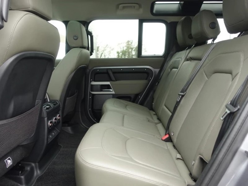 2023 (23) LAND ROVER DEFENDER 3.0 D250 SE 110 5dr Auto 5223673