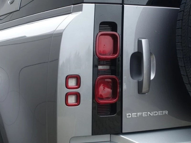 2023 (23) LAND ROVER DEFENDER 3.0 D250 SE 110 5dr Auto 5223690