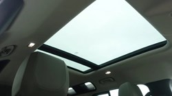 2023 (23) LAND ROVER DEFENDER 3.0 D250 SE 110 5dr Auto 5223713