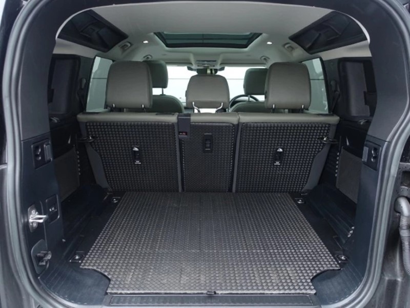 2023 (23) LAND ROVER DEFENDER 3.0 D250 SE 110 5dr Auto 5223679