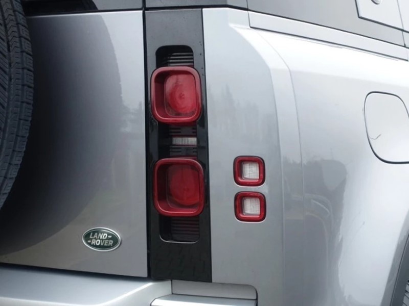 2023 (23) LAND ROVER DEFENDER 3.0 D250 SE 110 5dr Auto 5223697