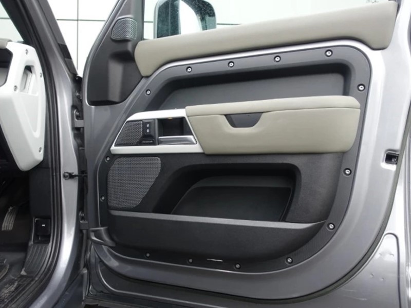 2023 (23) LAND ROVER DEFENDER 3.0 D250 SE 110 5dr Auto 5223716