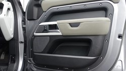 2023 (23) LAND ROVER DEFENDER 3.0 D250 SE 110 5dr Auto 5223716