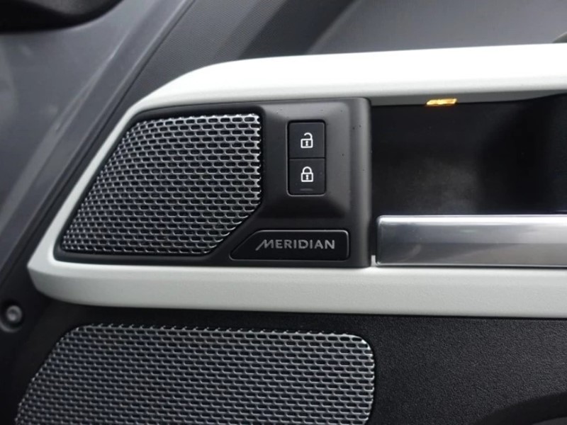 2023 (23) LAND ROVER DEFENDER 3.0 D250 SE 110 5dr Auto 5223717