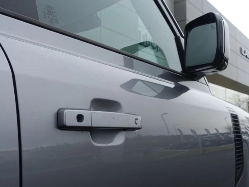 2023 (23) LAND ROVER DEFENDER 3.0 D250 SE 110 5dr Auto 5223694