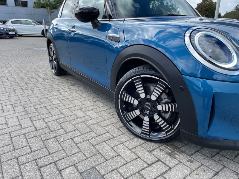 2022 (22) MINI HATCHBACK 2.0 Cooper S Exclusive 5dr Auto 3495359