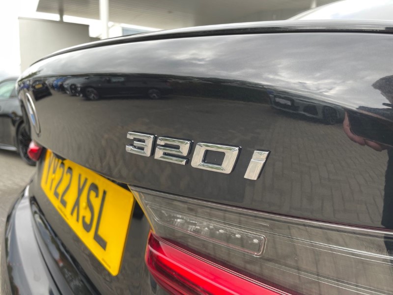 2022 (22) BMW 3 SERIES 320i xDrive M Sport 4dr Step Auto 3529829