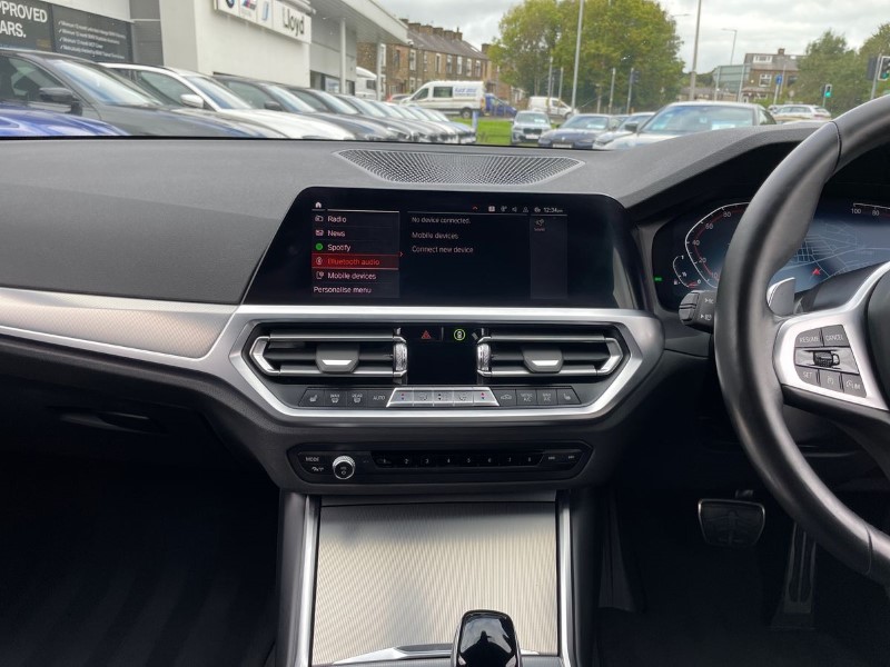 2022 (22) BMW 3 SERIES 320i xDrive M Sport 4dr Step Auto 3529796