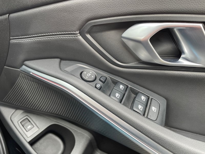 2022 (22) BMW 3 SERIES 320i xDrive M Sport 4dr Step Auto 3529810