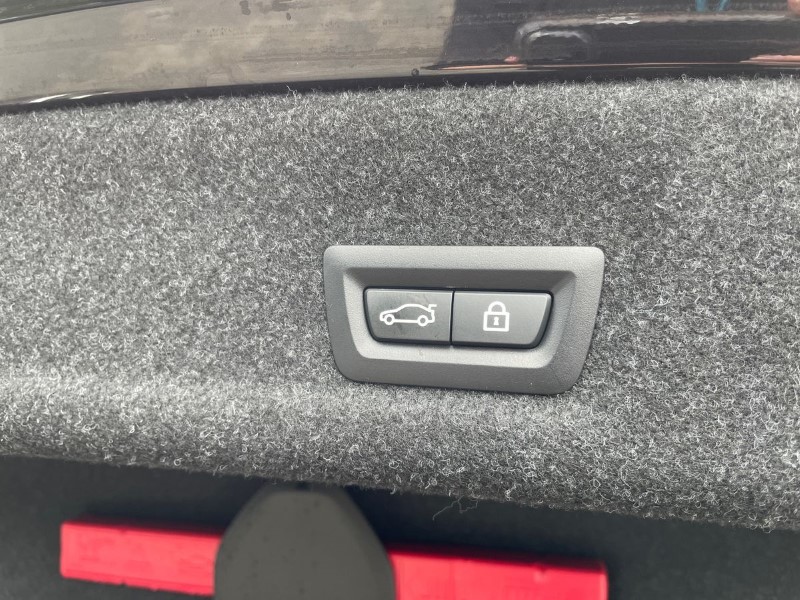 2022 (22) BMW 3 SERIES 320i xDrive M Sport 4dr Step Auto 3529823