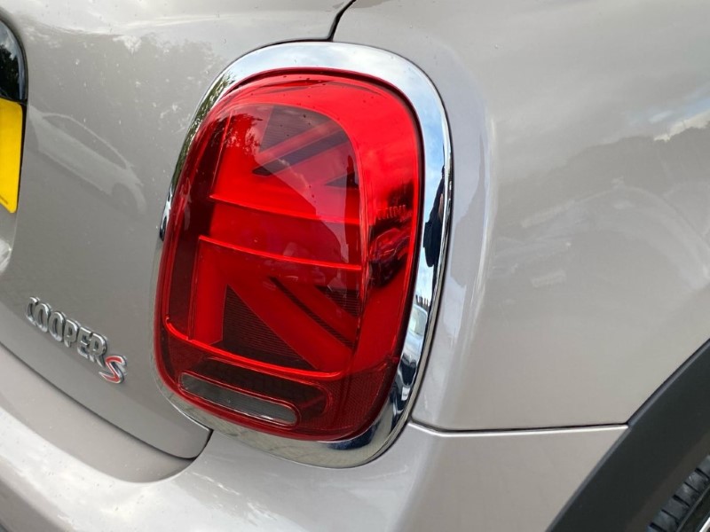 2022 (71) MINI HATCHBACK 2.0 Cooper S Exclusive 5dr Auto 3589724