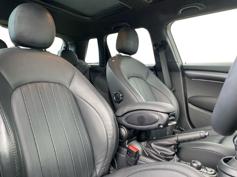 2022 (71) MINI HATCHBACK 2.0 Cooper S Exclusive 5dr Auto 3589687