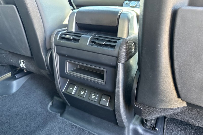 2021 (71) LAND ROVER DEFENDER 3.0 D300 X-Dynamic HSE 110 5dr Auto 5254365