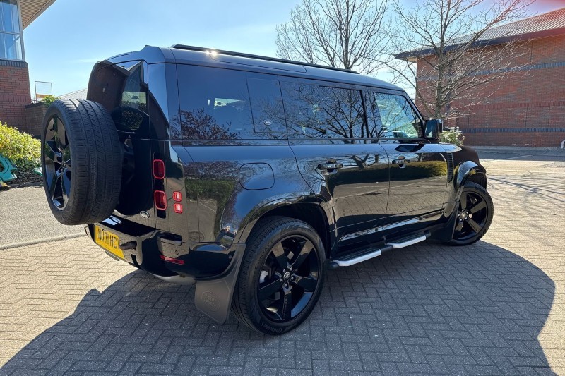 2021 (71) LAND ROVER DEFENDER 3.0 D300 X-Dynamic HSE 110 5dr Auto 5254396