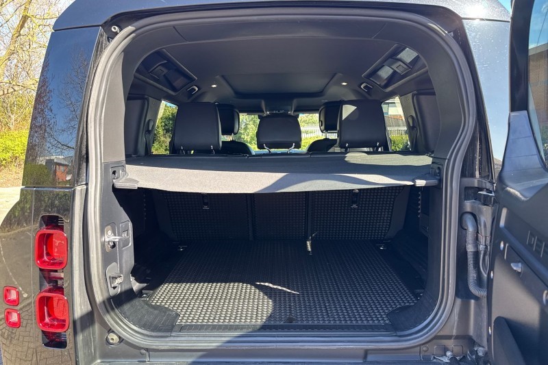 2021 (71) LAND ROVER DEFENDER 3.0 D300 X-Dynamic HSE 110 5dr Auto 5254357