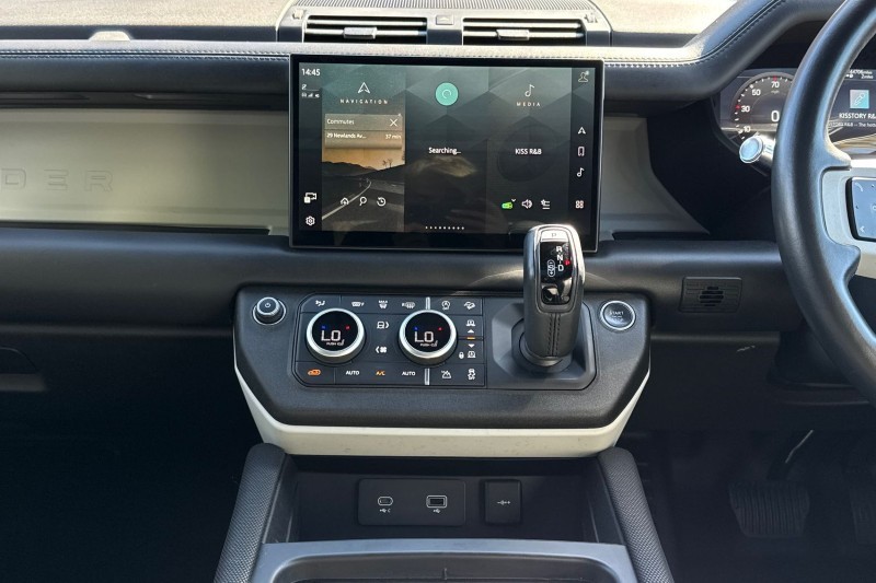 2021 (71) LAND ROVER DEFENDER 3.0 D300 X-Dynamic HSE 110 5dr Auto 5254361