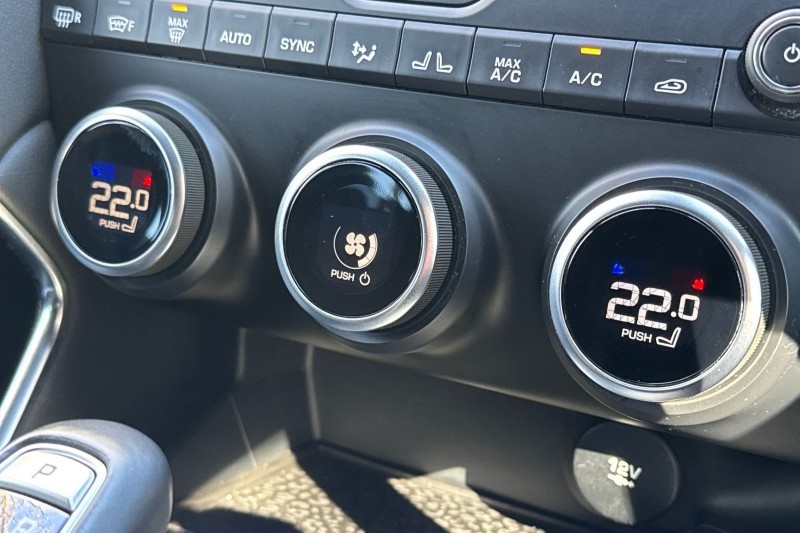 2019 (69) JAGUAR E-PACE 2.0d Chequered Flag Edition 5dr Auto 5260136