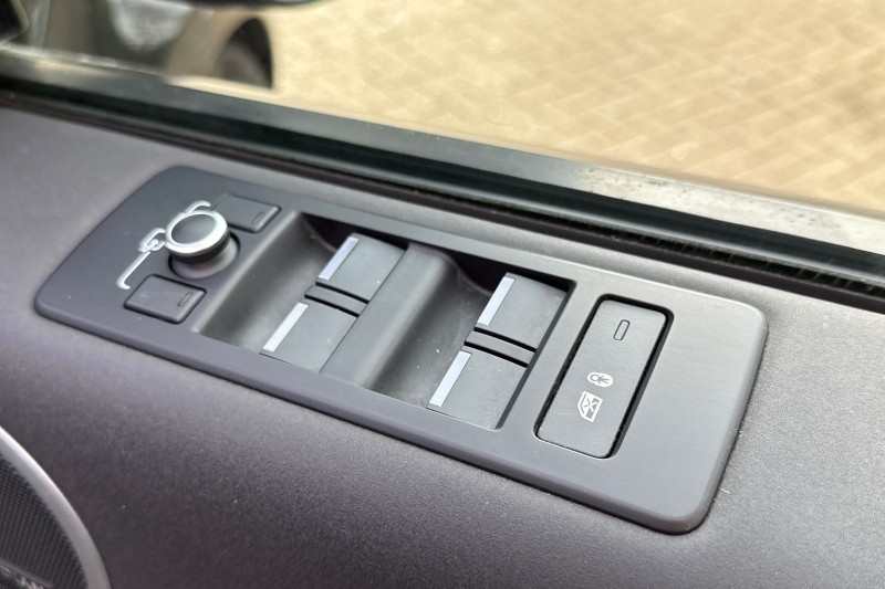 2018 (18) LAND ROVER DISCOVERY 3.0 TD6 HSE 5dr Auto 5263084