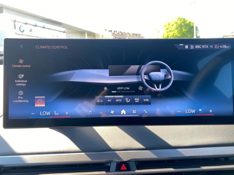 2025 (25) BMW iX 300kW xDrive45 M Sport 101kWh 5dr Auto 4460236