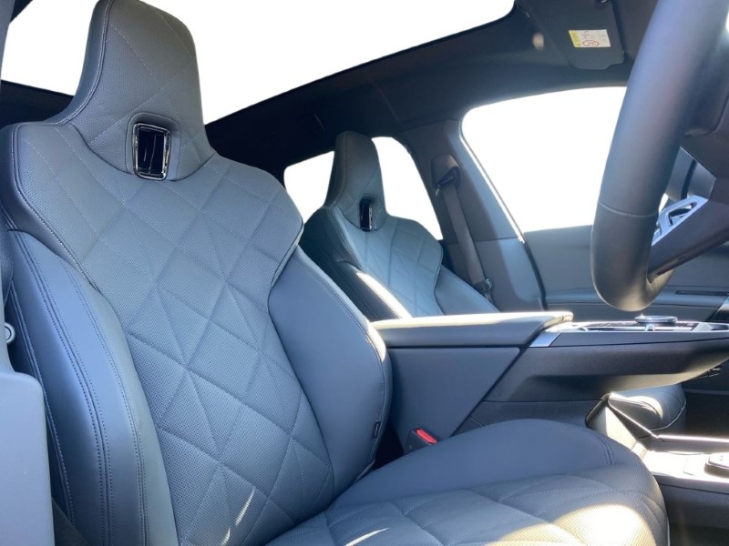 2025 (25) BMW iX 300kW xDrive45 M Sport 101kWh 5dr Auto 4460216