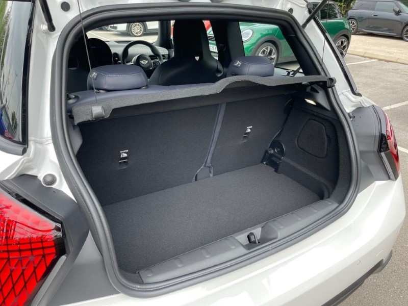 2025 (25) MINI COOPER 2.0 S Classic 3dr Auto 4263223