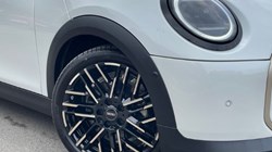 2025 (25) MINI COOPER 2.0 S Classic 3dr Auto 4263224