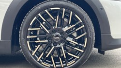 2025 (25) MINI COOPER 2.0 S Classic 3dr Auto 4263200