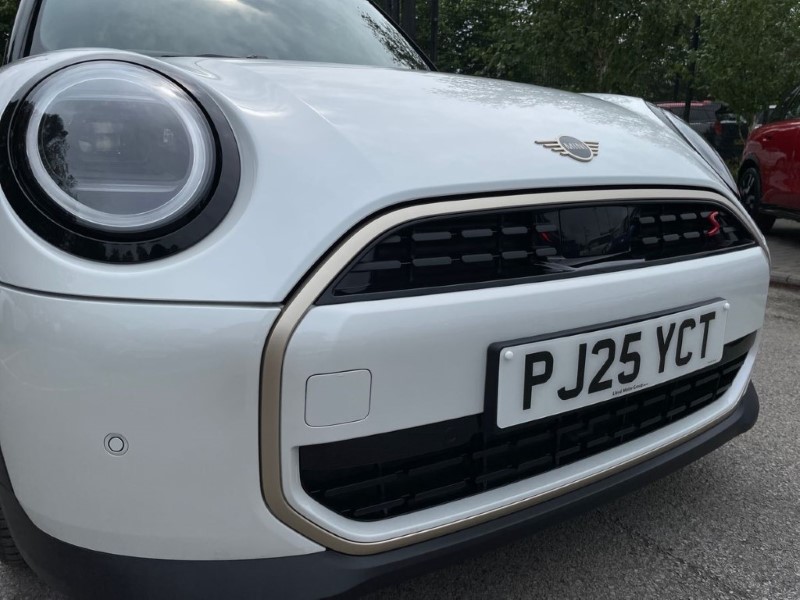 2025 (25) MINI COOPER 2.0 S Classic 3dr Auto 4263225