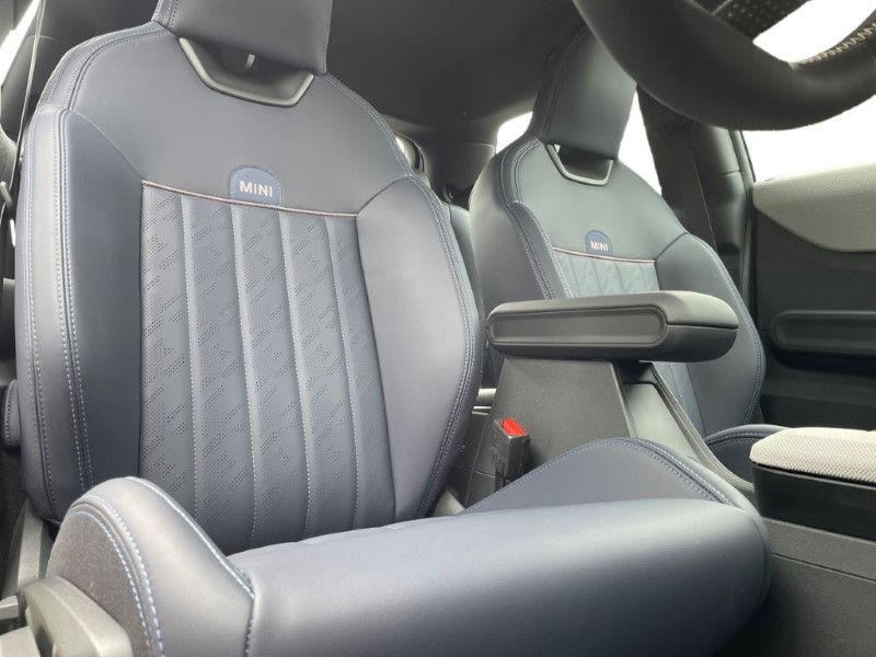 2025 (25) MINI COOPER 2.0 S Classic 3dr Auto 4263197