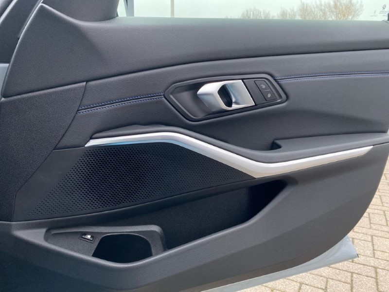 2025 (25) BMW 3 SERIES 330e 22.3 kWh M Sport 4dr Step Auto [Pro Pack] 5014604