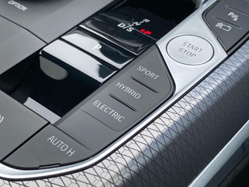 2025 (25) BMW 3 SERIES 330e 22.3 kWh M Sport 4dr Step Auto [Pro Pack] 5014602