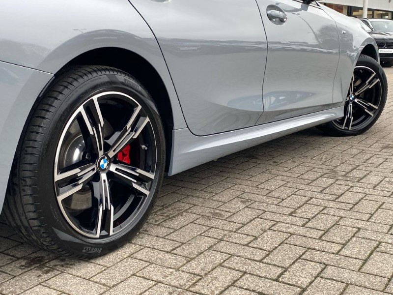 2025 (25) BMW 3 SERIES 330e 22.3 kWh M Sport 4dr Step Auto [Pro Pack] 5014629