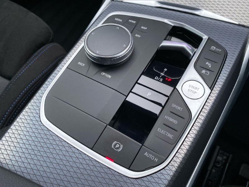 2025 (25) BMW 3 SERIES 330e 22.3 kWh M Sport 4dr Step Auto [Pro Pack] 5014593