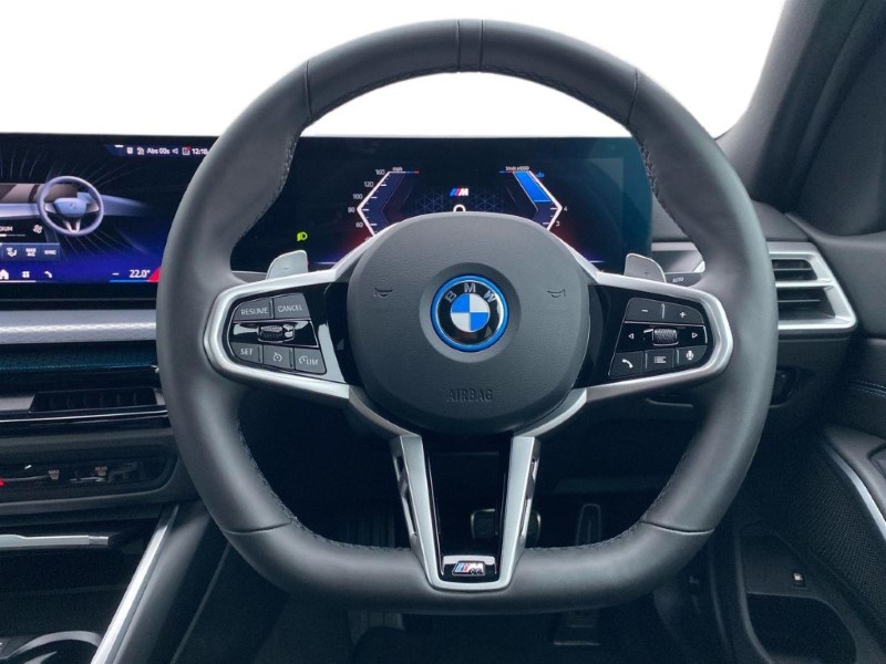 2025 (25) BMW 3 SERIES 330e 22.3 kWh M Sport 4dr Step Auto [Pro Pack] 5014588