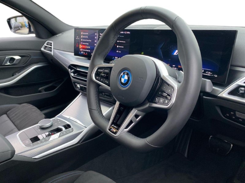 2025 (25) BMW 3 SERIES 330e 22.3 kWh M Sport 4dr Step Auto [Pro Pack] 5014589