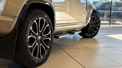 2025 (25) LAND ROVER DEFENDER 4.4 P635 Octa 110 5dr Auto 4603410