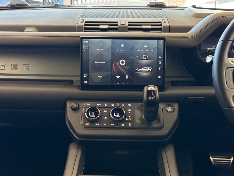 2025 (25) LAND ROVER DEFENDER 4.4 P635 Octa 110 5dr Auto 4603378