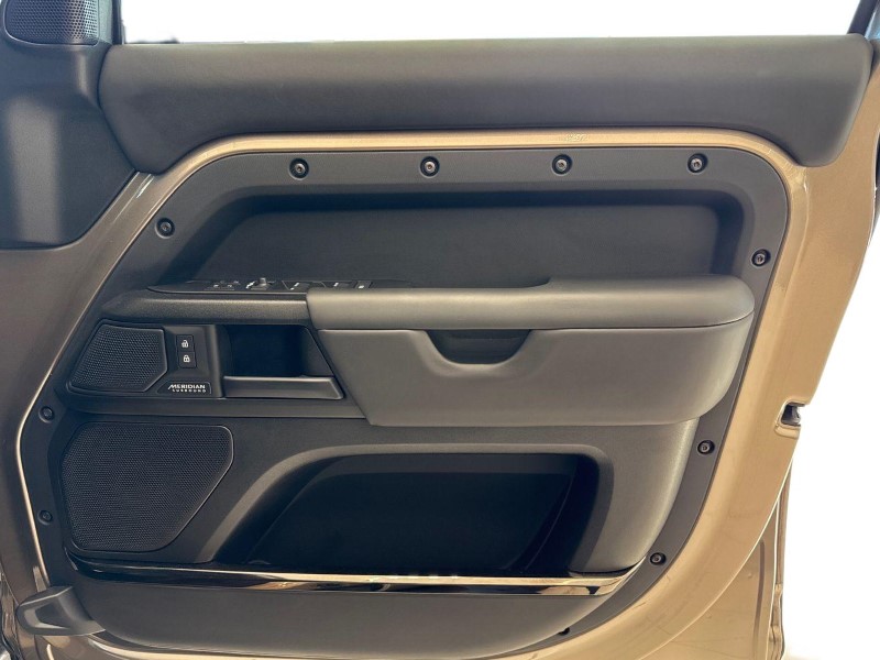 2025 (25) LAND ROVER DEFENDER 4.4 P635 Octa 110 5dr Auto 4603386