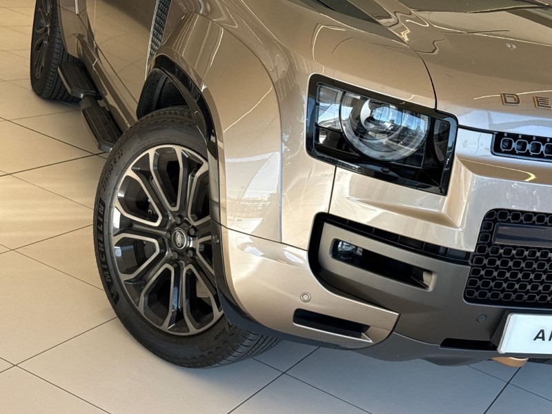 2025 (25) LAND ROVER DEFENDER 4.4 P635 Octa 110 5dr Auto 4603404