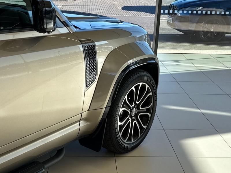 2025 (25) LAND ROVER DEFENDER 4.4 P635 Octa 110 5dr Auto 4603384