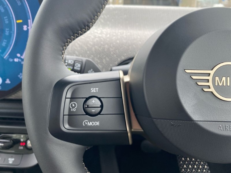 2025 (25) MINI COOPER 135kW E Exclusive 41kWh 3dr Auto 5044304